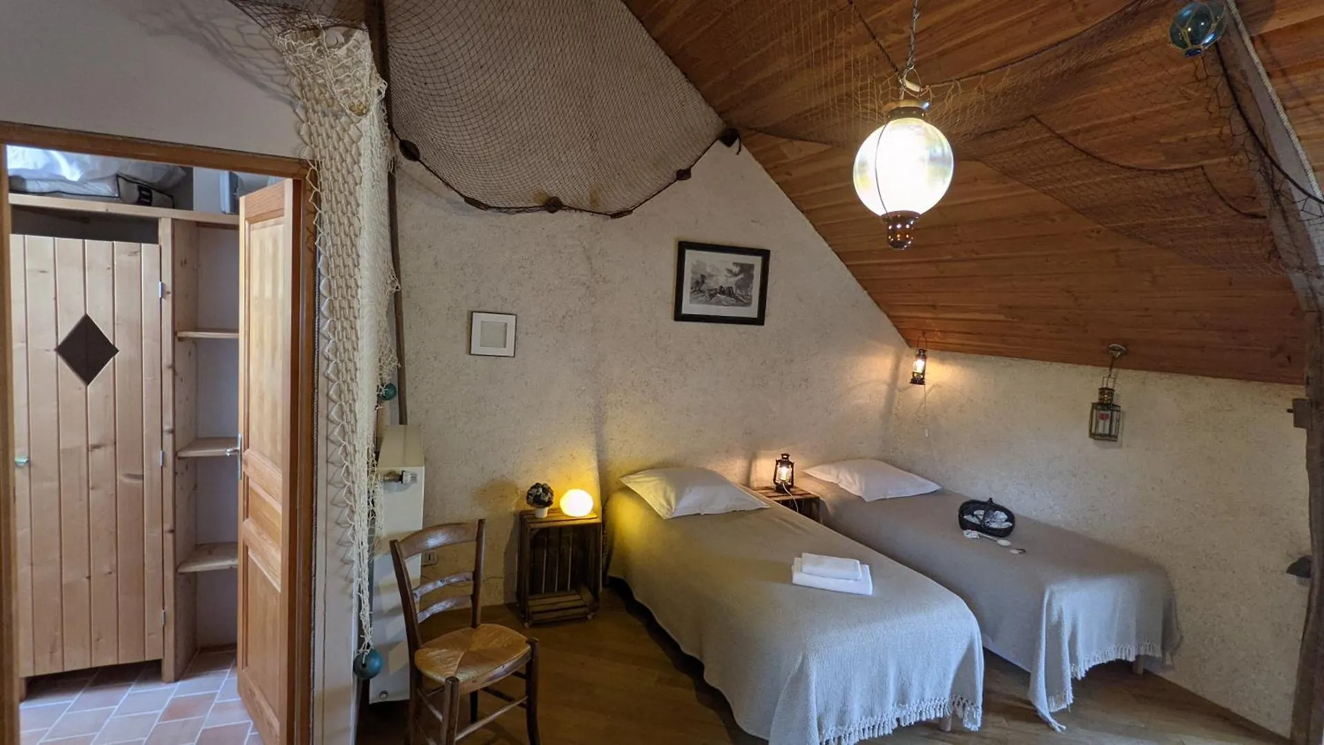 L'Hot'Berge Hotel La Chapelle-de-Brain 0*,  France