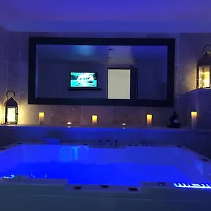 https://villa-charlene.fr-provencehotel.com